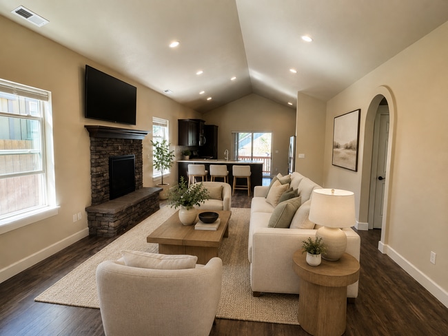 Building Photo - 3 Bed / 2 Bath near Pine Nursery Park — Grass Park Next Door, Private Community Pool