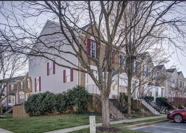 Foto del edificio - 4BD/3.5BA:  Spacious End Unit, Brick Townhome at the Knolls in Crofton.