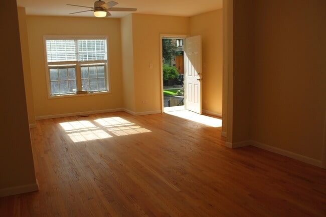 Building Photo - 527 N Marshfield Ave
