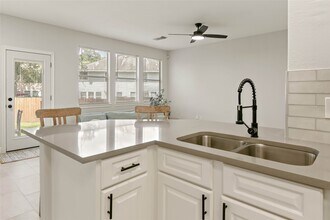 Building Photo - 10 Scenic Brook Ct