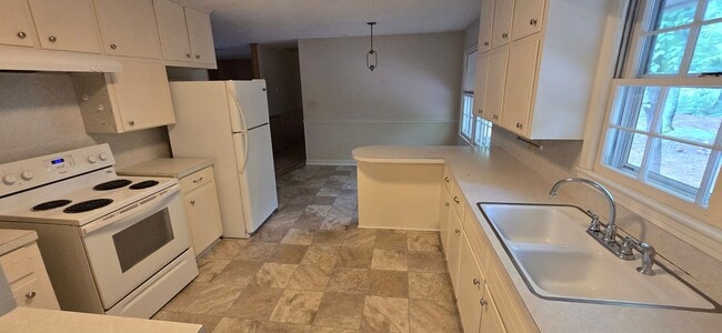 Building Photo - Nice private ranch in the woods