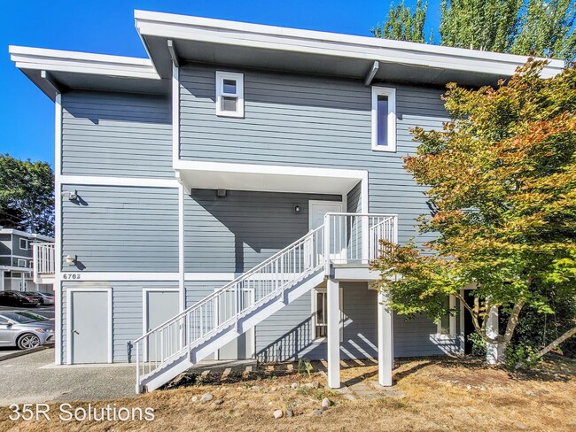 Building Photo - 3 br, 2.5 bath House - 6703 204th St SW Un...