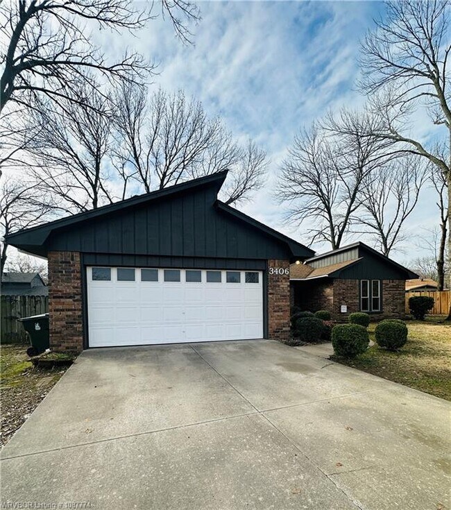 Foto del edificio - 3406 Erin Oaks Ct