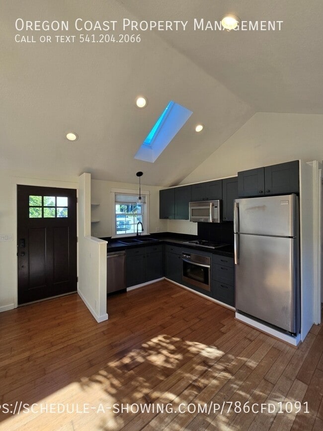 Building Photo - 1910 NE 12th St