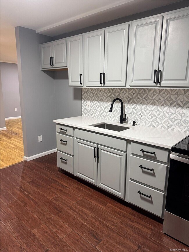 Foto del edificio - 810 Blooming Grove Turnpike