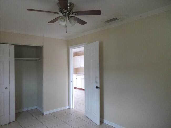 Foto del edificio - 1548 W 10th St