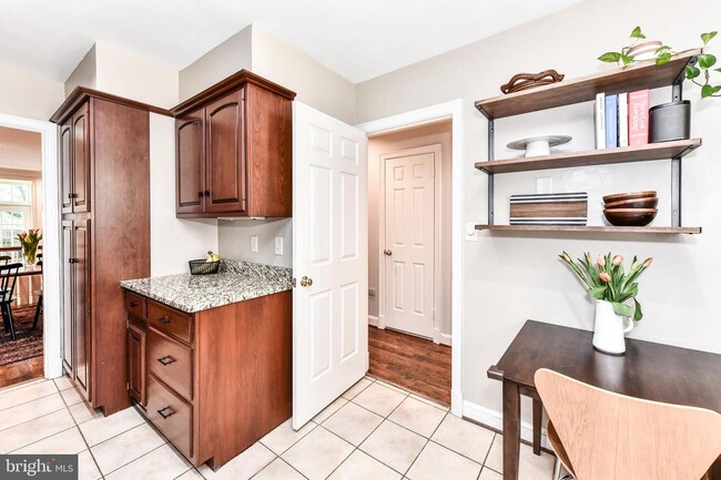 Building Photo - 4402 Westover Pl NW