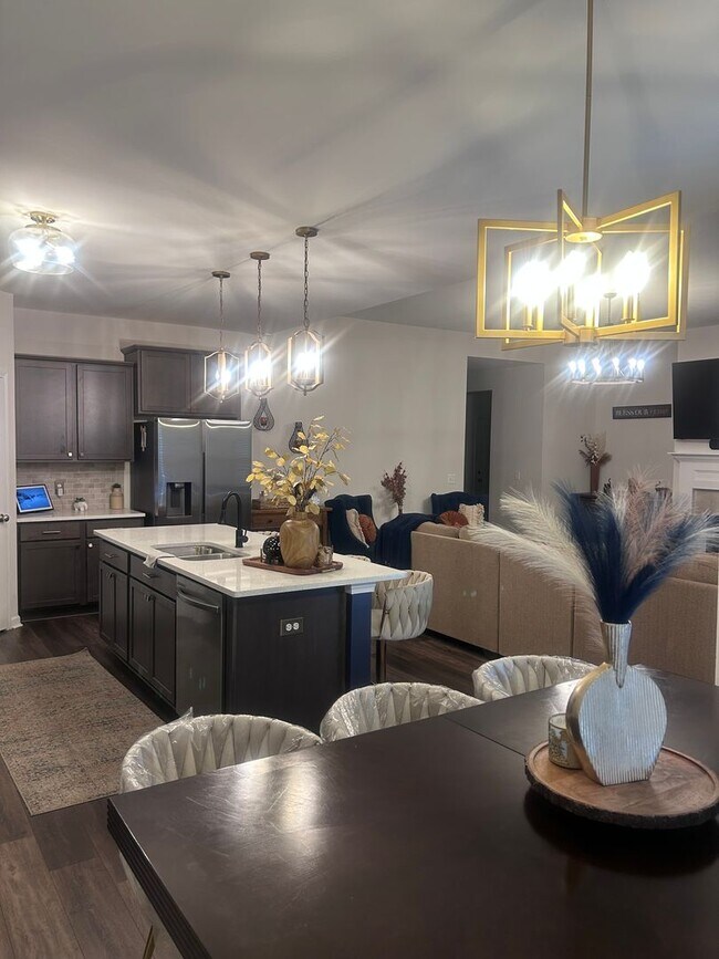 Foto del edificio - Special Offer: Rent for May is waived. First rent payment is due June 1st. Up to two small pets a...