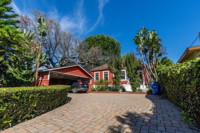 Foto del edificio - 703 Manzanita Ave