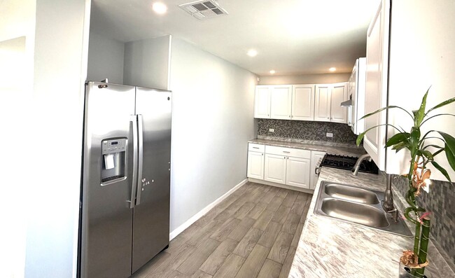 Building Photo - Charming 4 bedroom, 2 bath home in East El Paso!