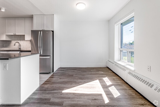 2 chambres, 1 salle de bain - 893 pi2 - Salle à manger - 1301 Dundas St W