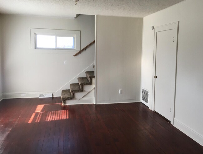 Living Room - 803 E Grand River Ave