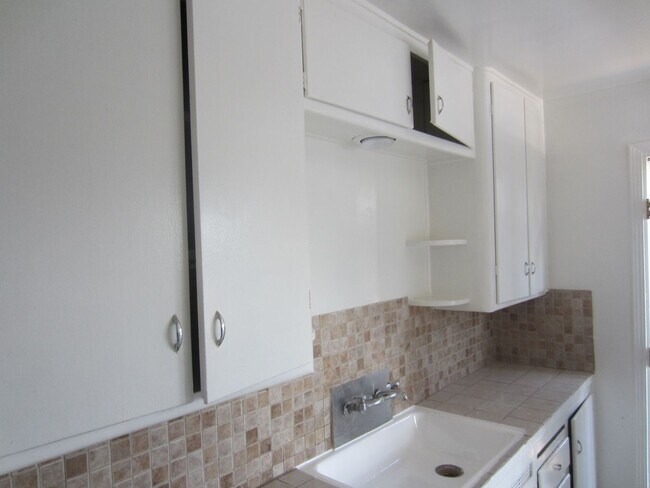 Foto del edificio - 1319-1325 E Phillips St