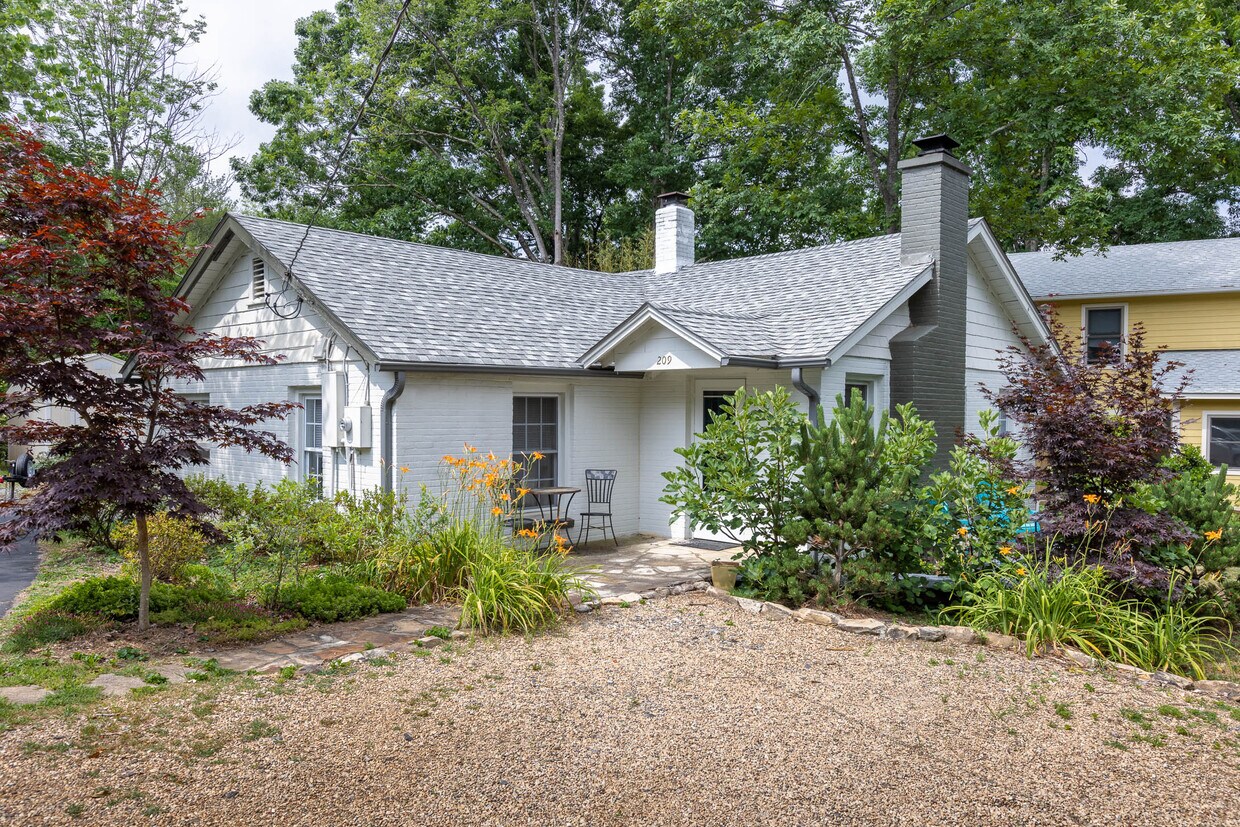 Primary Photo - 209 Old Haw Creek Rd