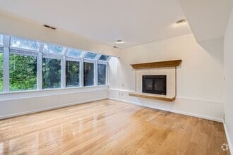 Building Photo - 26050 SE 18th Pl