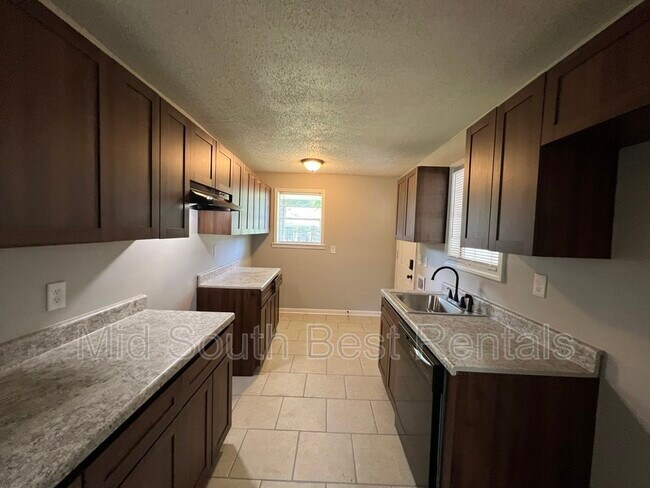 Foto del edificio - 3236 Gaylord Ln