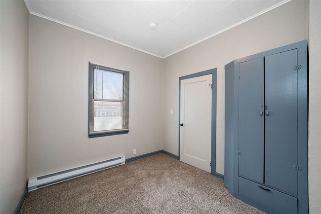 Building Photo - 1712 E Sanson Ave