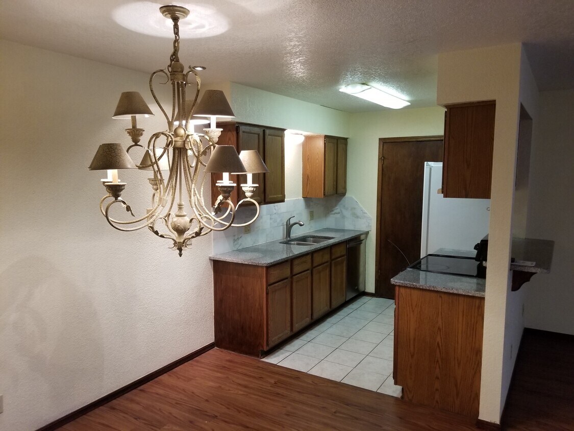 Comedor/cocina - 3200 W Britton Rd