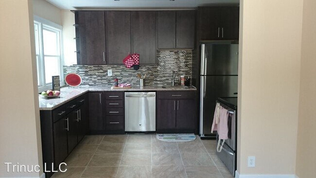 Foto del edificio - 3 br, 1 bath House - 657 Pleasant St