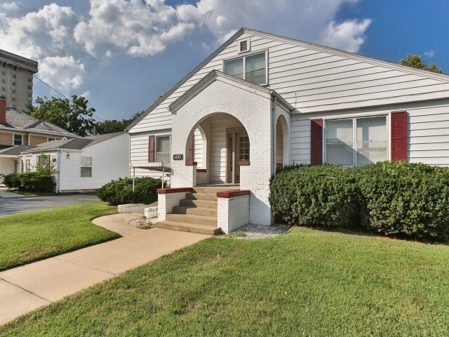 Primary Photo - Apple Court Apartments!