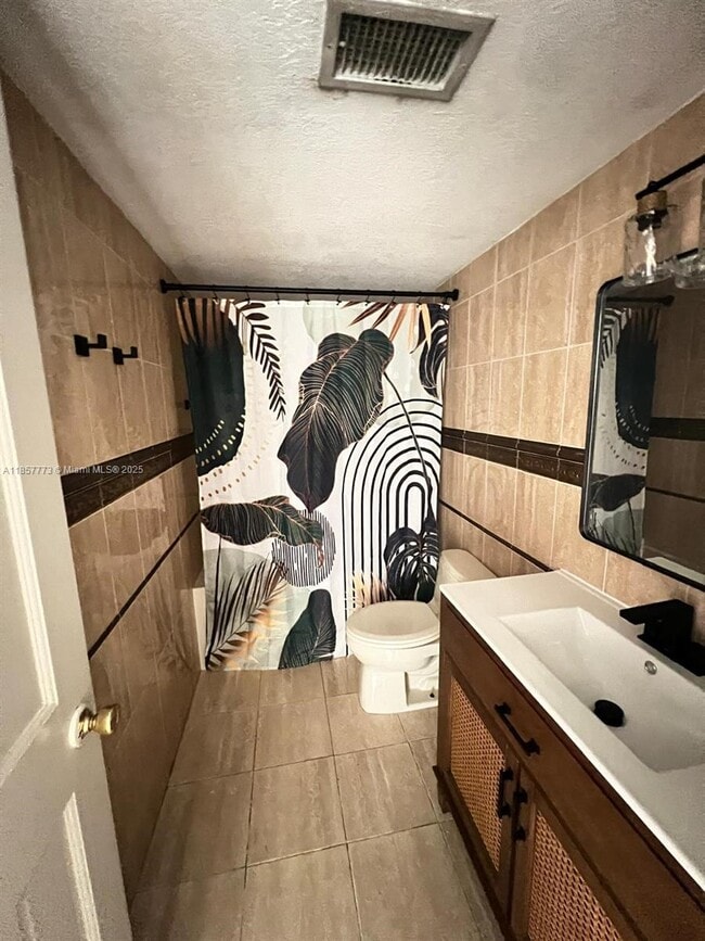 Foto del edificio - 7010 NW 186th St