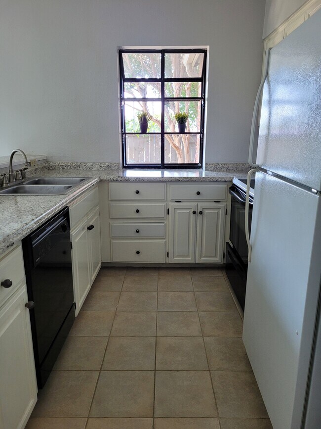 Sweet kitchen - 19 Chapel Hill Cir