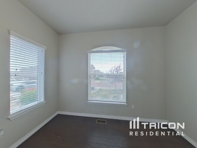 Foto del edificio - 10734 Ridgepole Dr