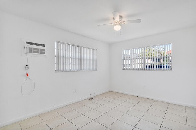 Building Photo - 16100 NE 19th Ct