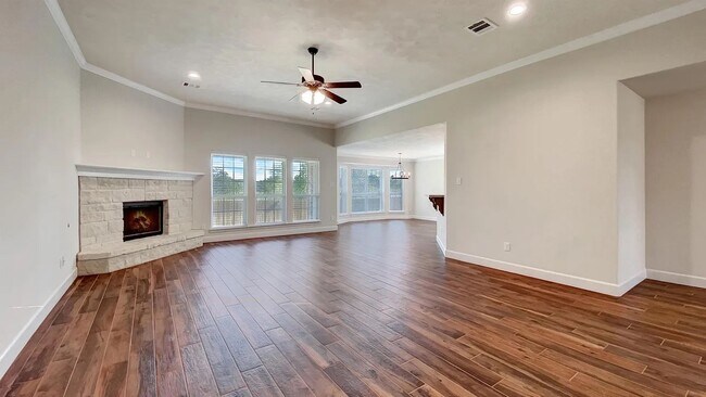 Foto del edificio - JULY 2025 PRE-LEASE Gorgeous 4 Bedroom 2 B...
