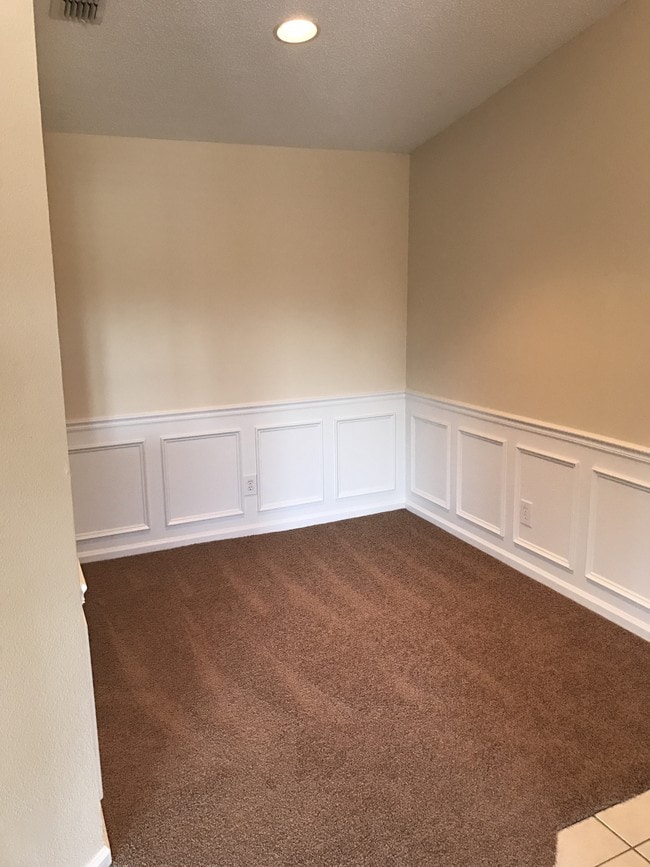 Breakfast Nook - 300 Sandiron Cir
