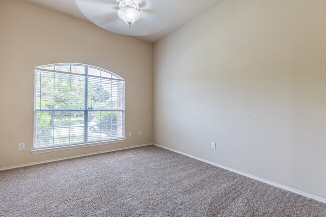 Foto del edificio - 906 Ashbury Bluff