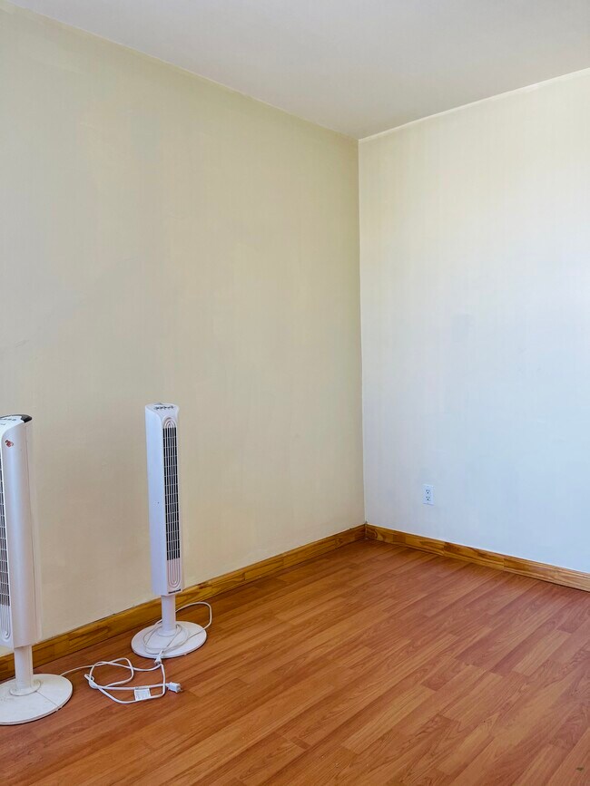 Foto del edificio - 2160 Hendrickson St
