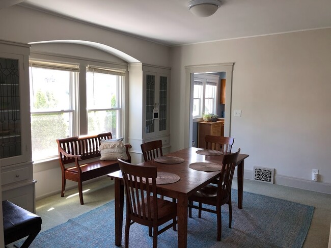Foto del edificio - 1364 Andrews Ave
