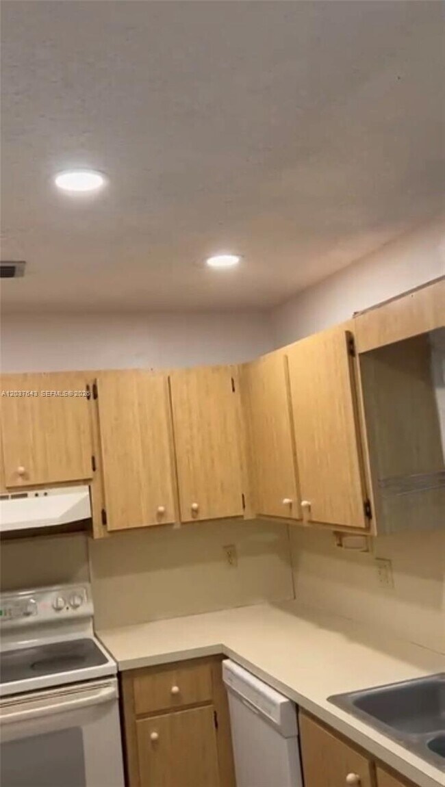 Building Photo - 792 Lantern Tree Ln