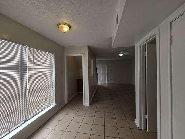 Building Photo - 118 Oak Ridge Ave