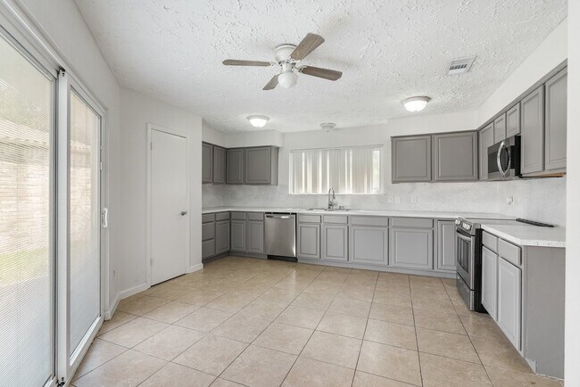Foto del edificio - 16211 Olive Glen Dr
