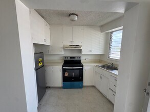 Building Photo - 1003 Kapahulu Ave