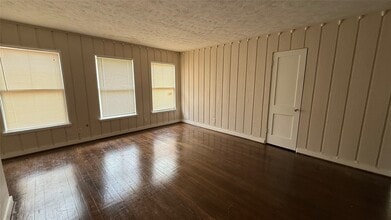 Building Photo - 4420 Roseland St