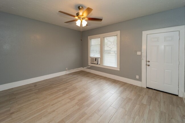 Foto del edificio - Little gem in 77005! Move in ready!
