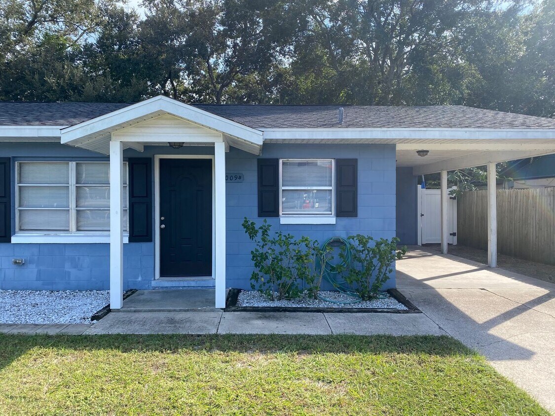 2009 Jobbins Dr Unit B, Leesburg, FL 34748 Room for Rent in Leesburg