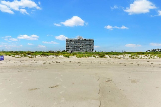 Foto del edificio - 415 E Beach Dr