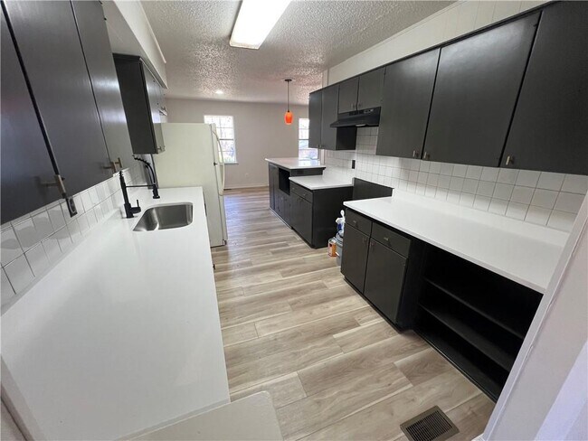 Foto del edificio - 2 Lancaster Dr