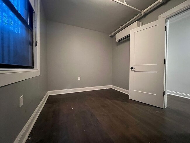 Building Photo - "Charming 2-Bedroom Apartment on Jefferson Ave – Your Ideal Brooklyn Retreat!"