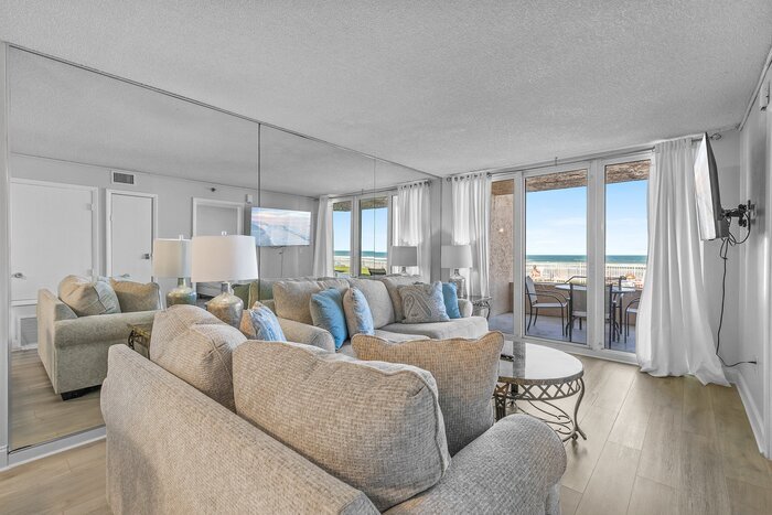 Primary Photo - Oceania Beach Club 104