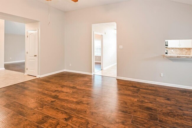 Building Photo - 5351 Pine Cliff Dr