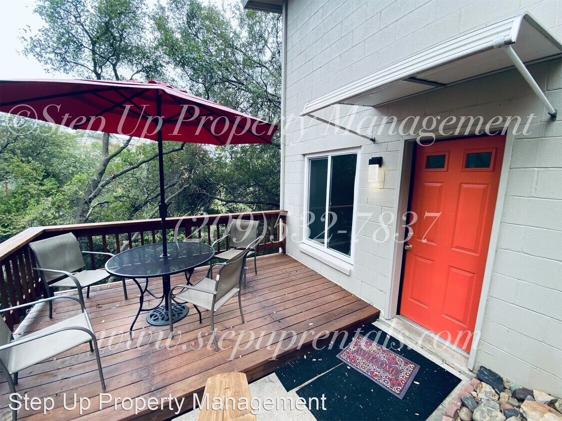 Foto principal - Studio, 1 bath House - 483 E Jackson St