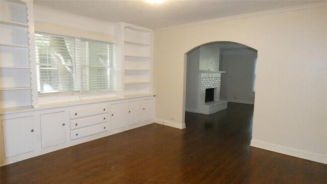 Foto del edificio - 4433 Emerson Ave