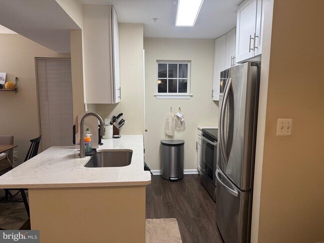 Foto del edificio - 4126 Timber Log Way