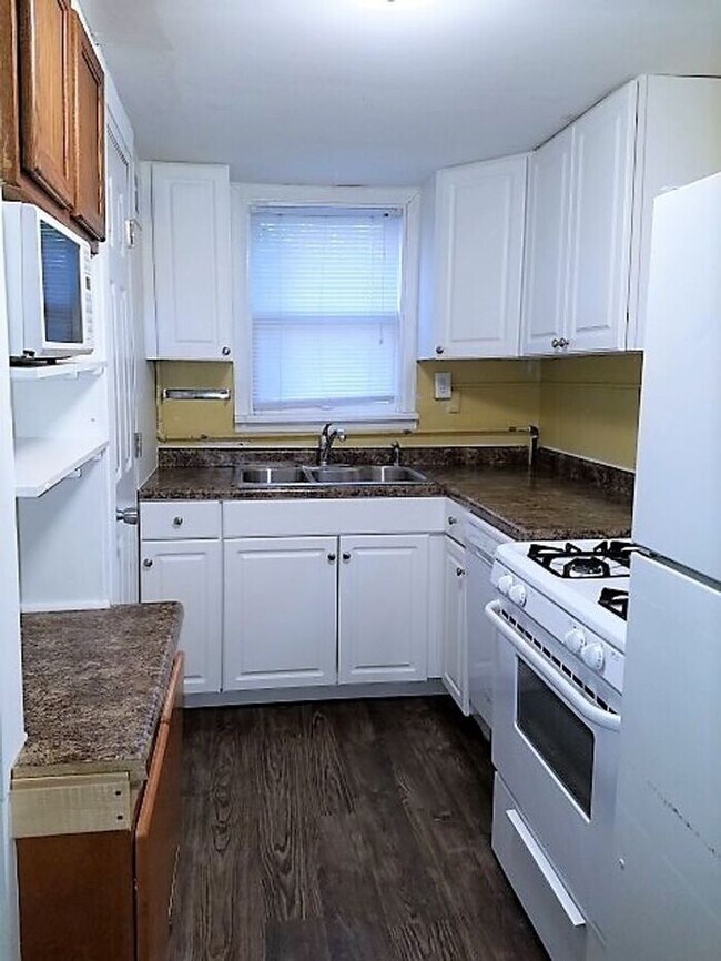 Foto del edificio - AVAILABLE AUGUST 1st