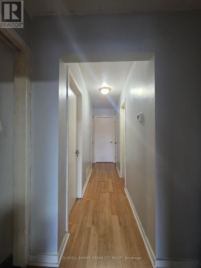 Photo du bâtiment - 120 Hahn Ave